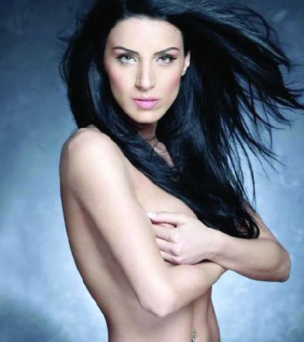 Adelina: Acum sunt singura si indisponibila.